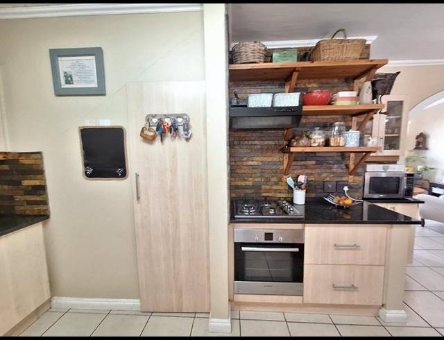 3 BEDROOM HOUSE FOR SALE IN FRAAIUITSIG